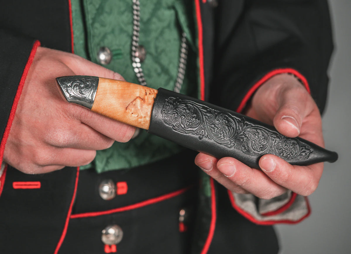 Brusletto Renessanse Decorated pewter guard