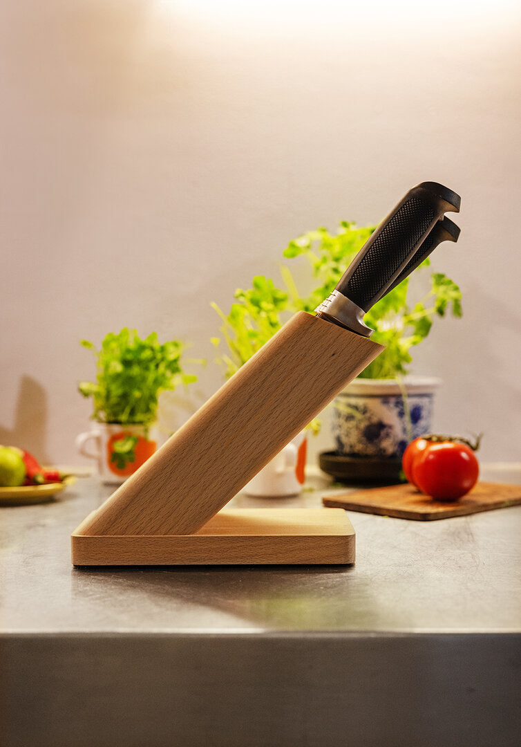Knife block with 5 knives
